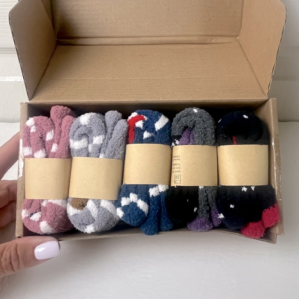 Fuzzy animal sock set